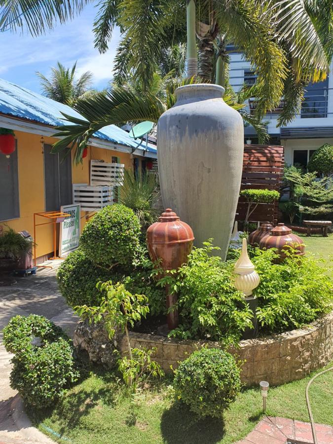 L & M Hearthstones Lodge Oslob Buitenkant foto